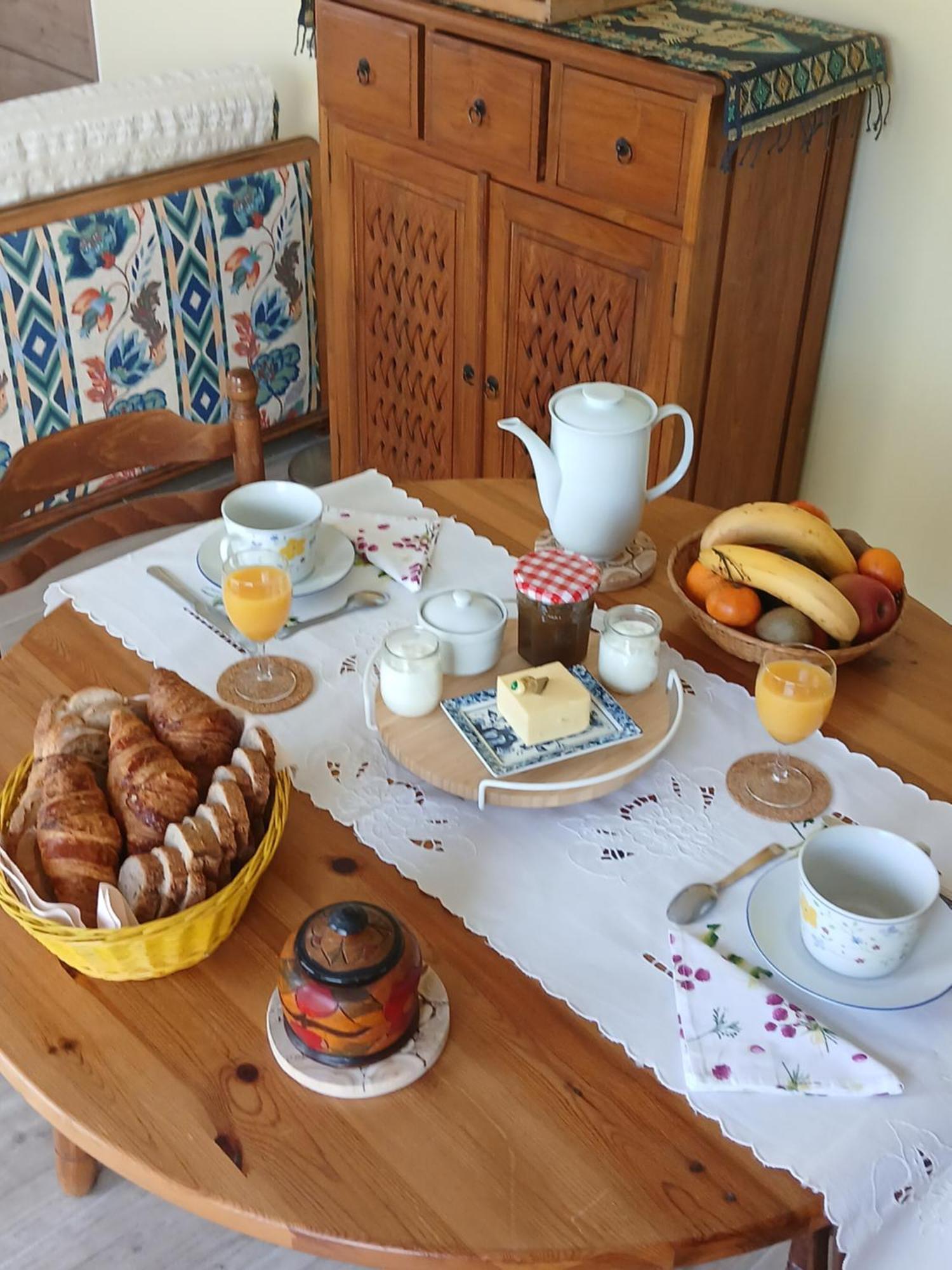 Les Trois Salazes Bed and Breakfast Καμπραί Εξωτερικό φωτογραφία