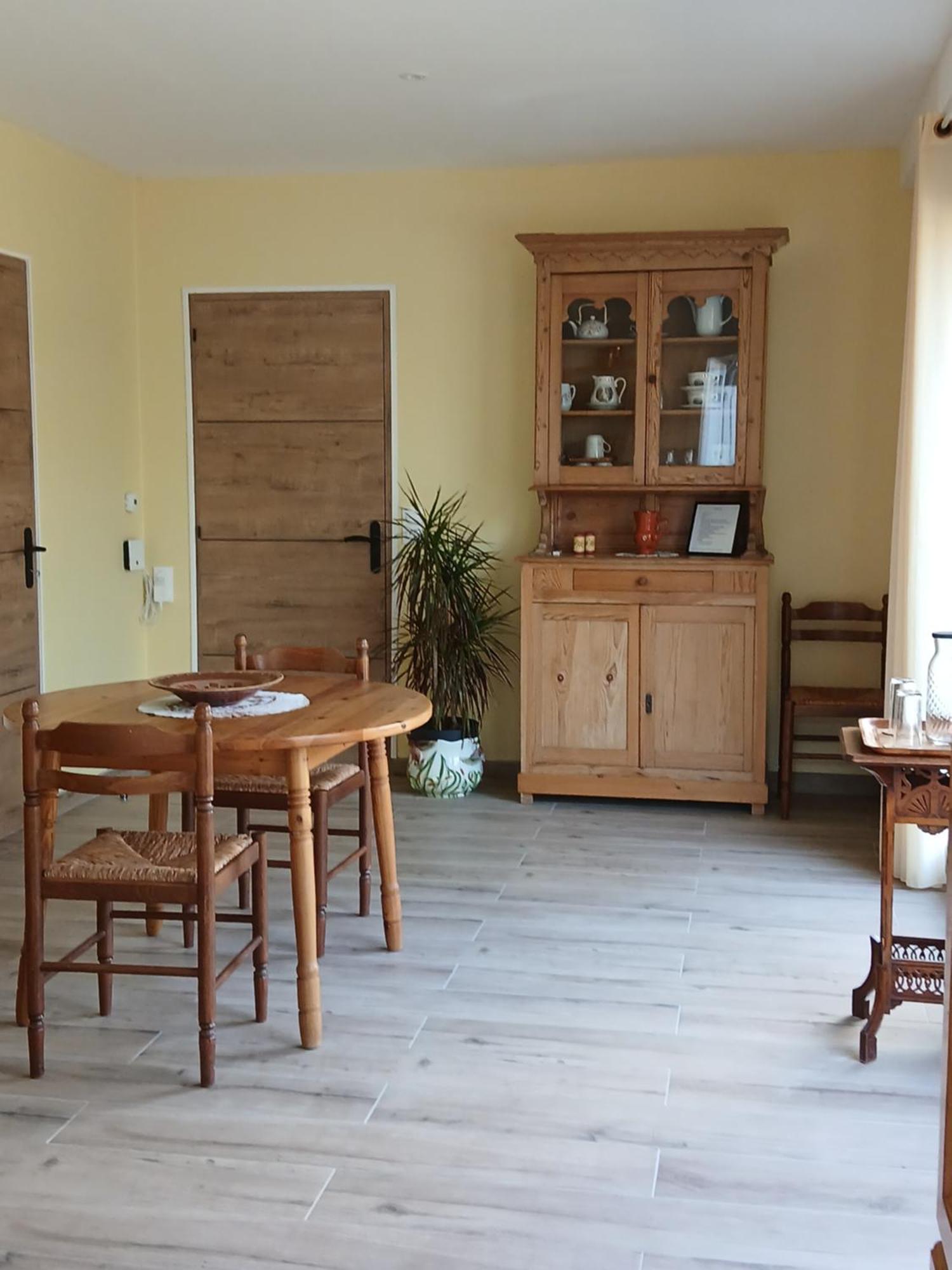 Les Trois Salazes Bed and Breakfast Καμπραί Εξωτερικό φωτογραφία